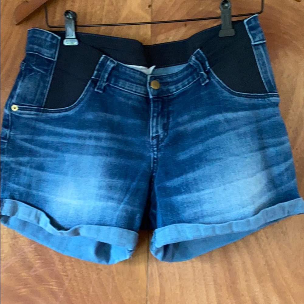 Liz Lange maternity shorts